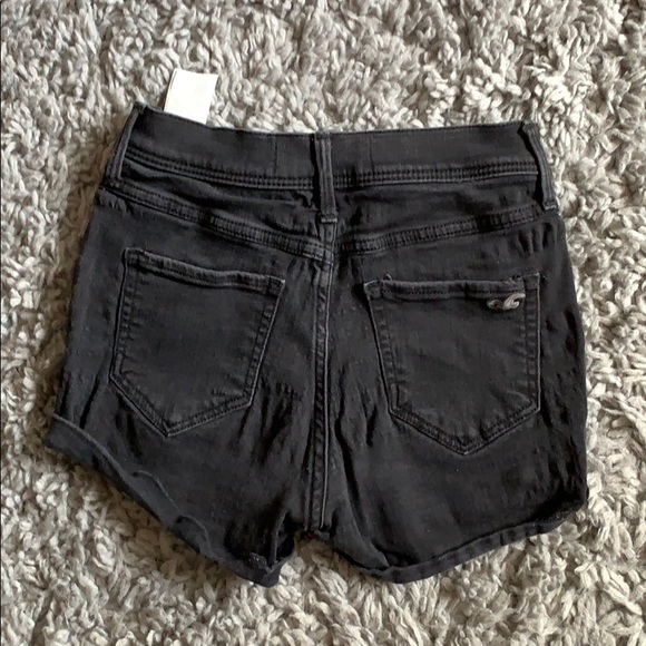HOLLISTER HIGH RISE SHORTS - Picture 2 of 2